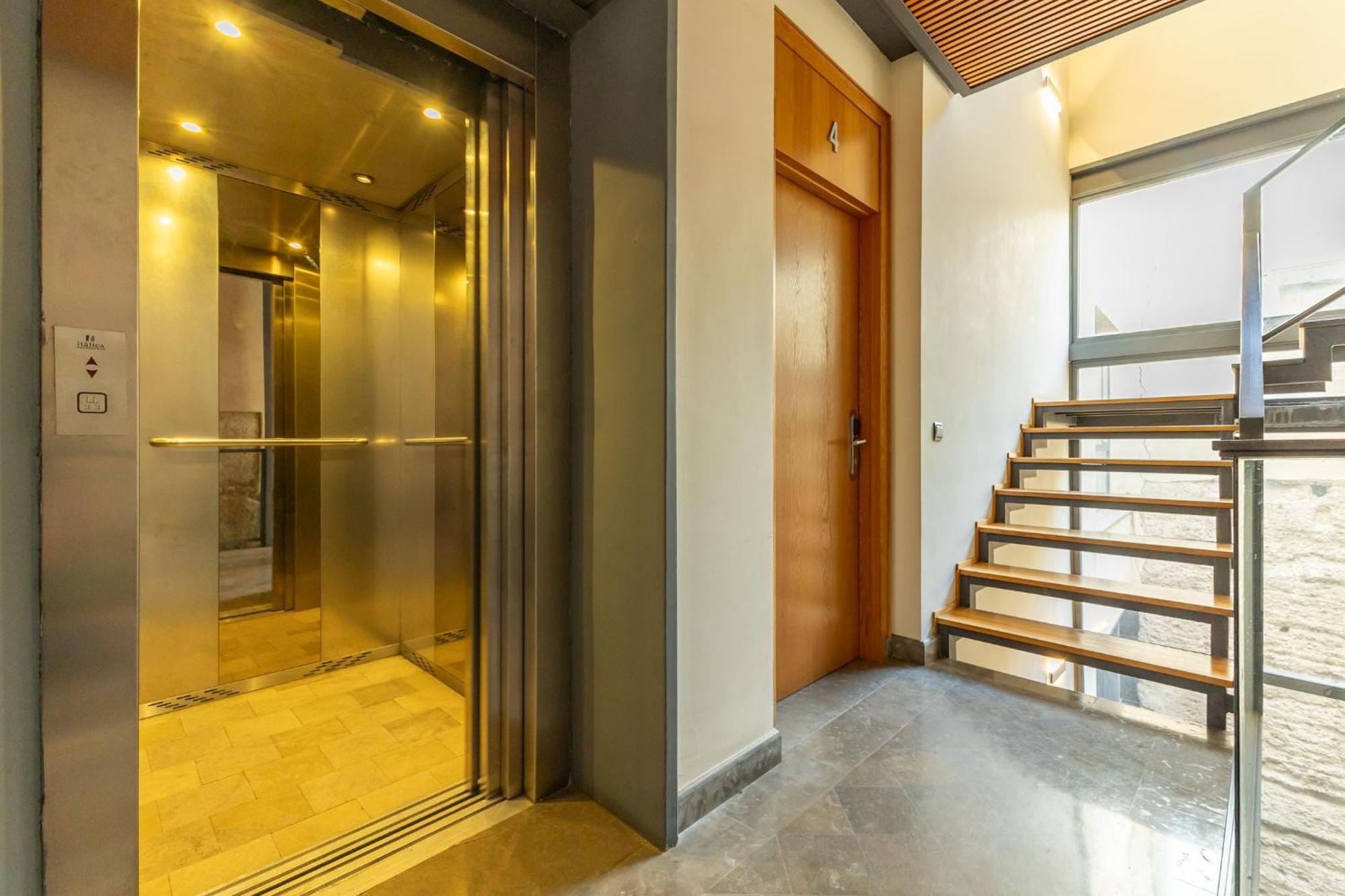 La Maestranza Charming One Or Two Bedrooms Apartments By Ocityzen Seville Exterior photo